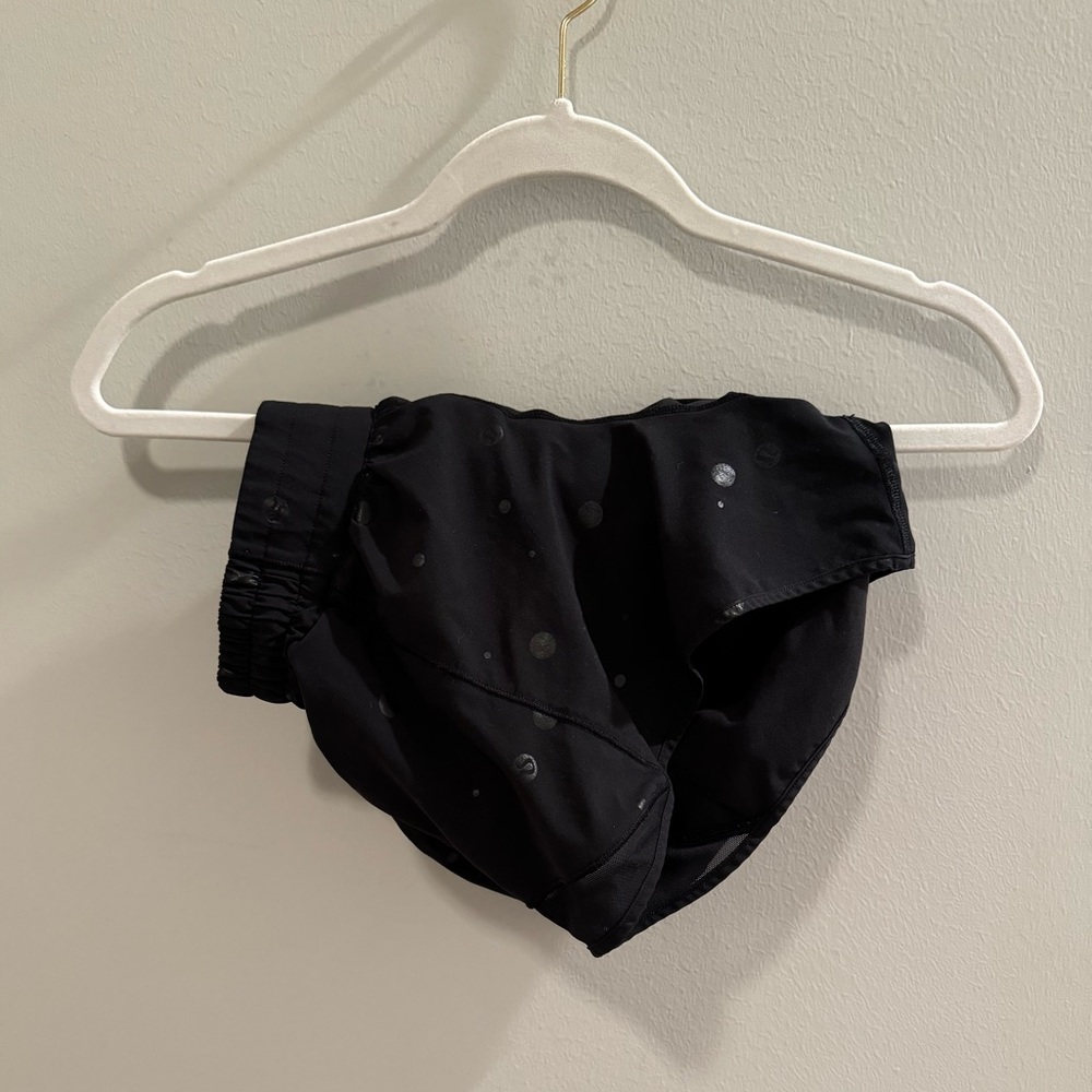 Lululemon Hotty Hot Shorts - Black with Black Dots 4”